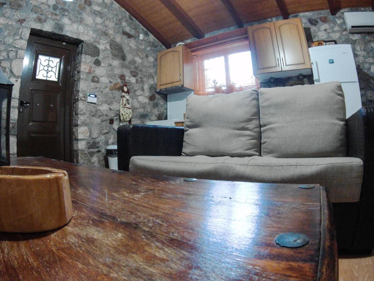 Villa Patras Stonehouse With Large Yard - Πέτρινο Σπίτι Με Αυλή à Paralía Extérieur photo