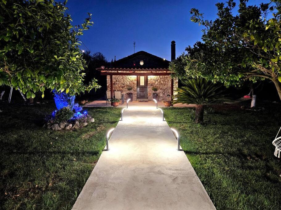 Villa Patras Stonehouse With Large Yard - Πέτρινο Σπίτι Με Αυλή à Paralía Extérieur photo